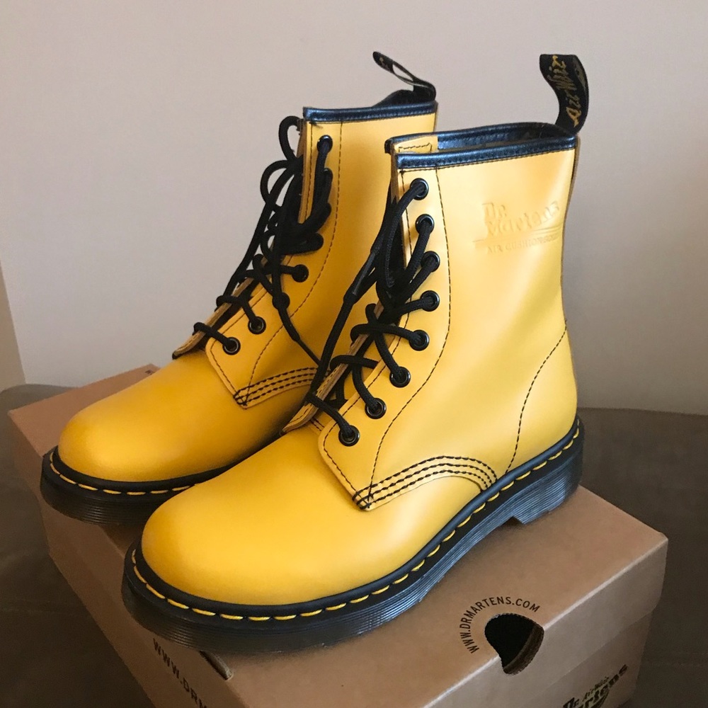 NIB Dr. Martens 1460 Smooth Yellow Boots
